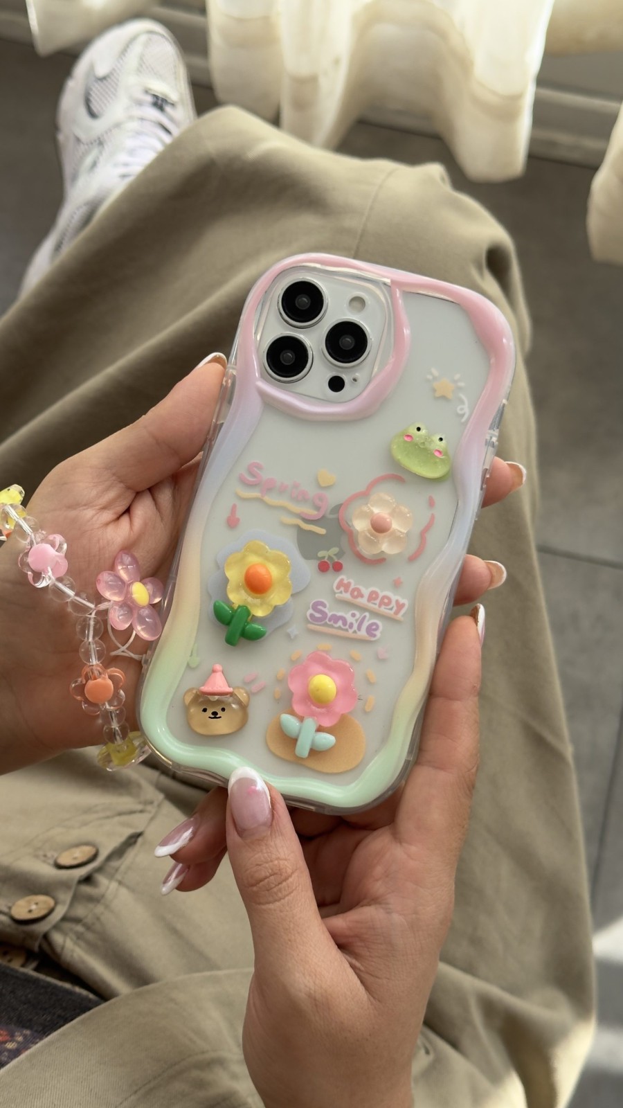 قاب موبایل ( آیفون ) قورباغه و نیلوفرآبی + بندست بابونه