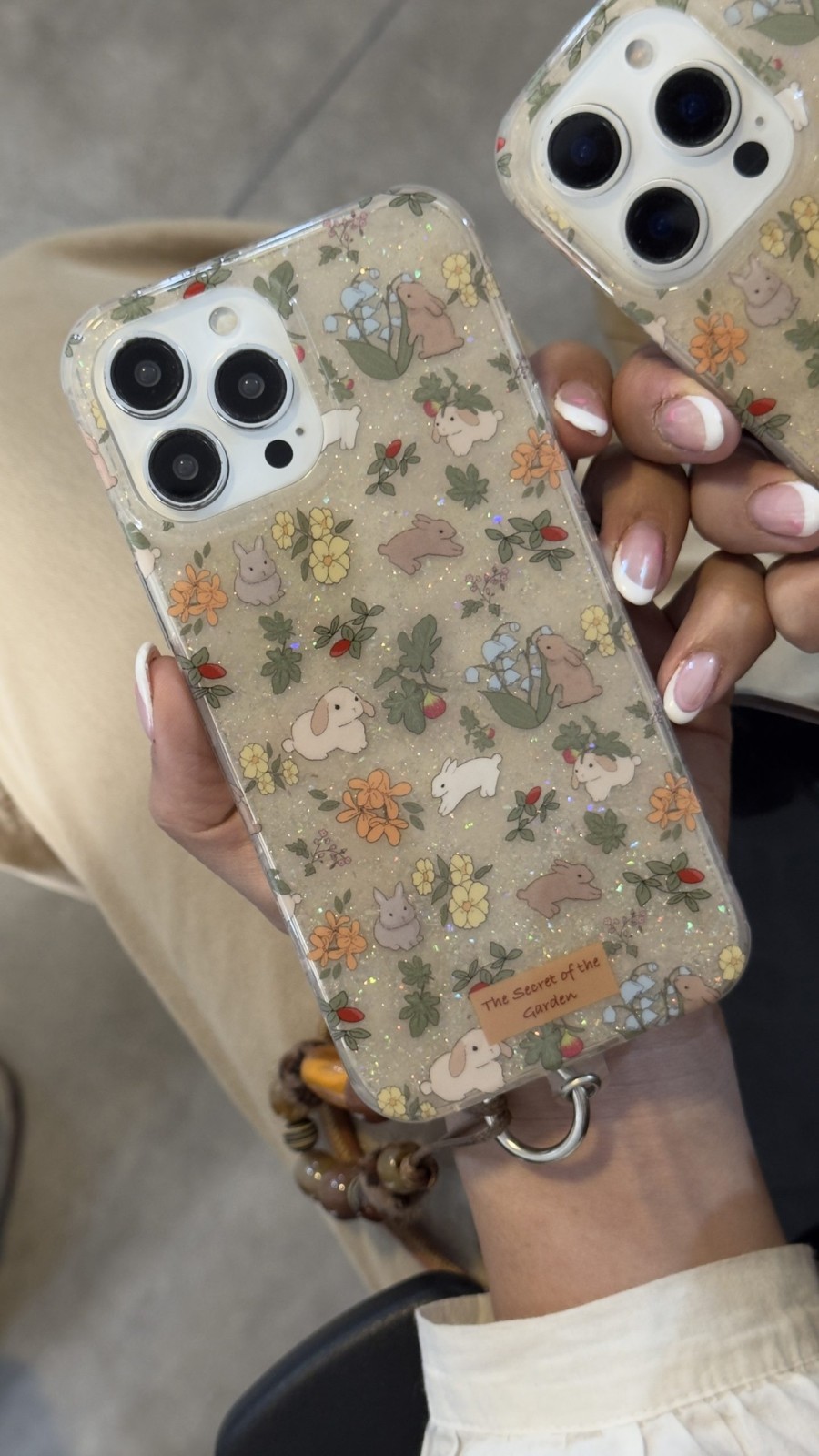 قاب موبایل آیفون خرگوش باغ جادویی + بندست مخملی