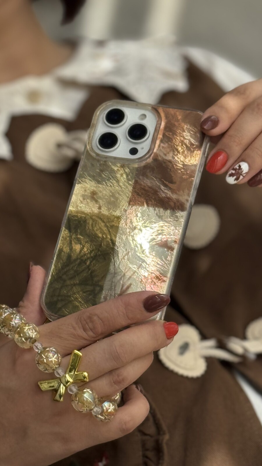 قاب موبایل آیفون براش پروانه طلایی + بندست پاپیون