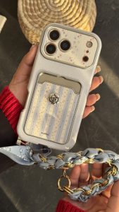 قاب موبایل آیفون اسکارف گل آبی مه آلود + بندست - تصویر 2